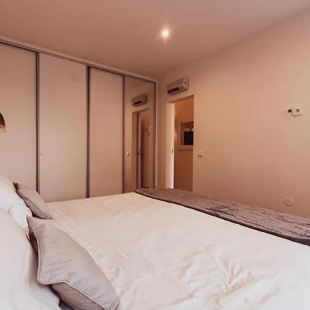 דירה Seafront Spacious Apt *