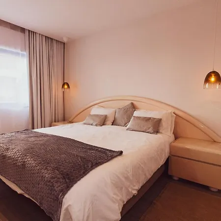 Seafront Spacious Apt