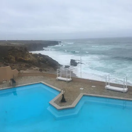 Seafront Spacious Apt דירה *