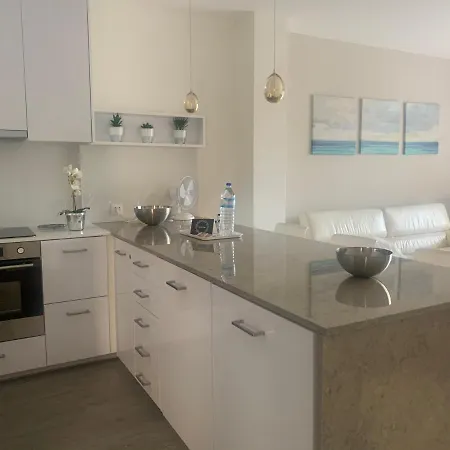 Seafront Spacious Apt דירה קסקאיס