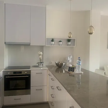 דירה Seafront Spacious Apt *