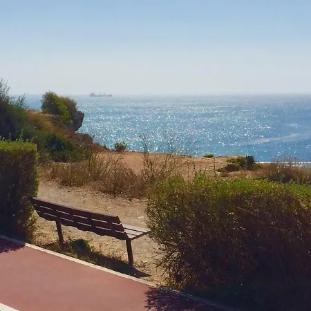 Seafront Spacious Apt *