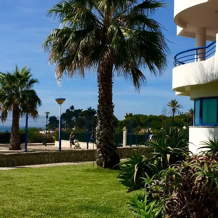 Seafront Spacious Apt דירה *