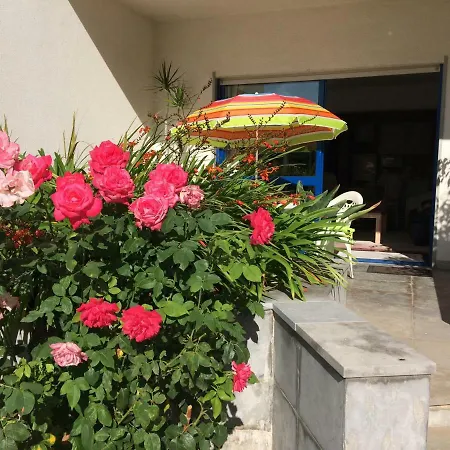 דירה Seafront Spacious Apt *